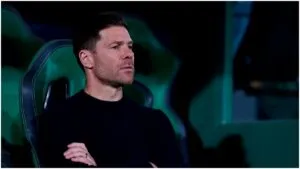 ¡Reunión de urgencia en el Real Madrid! Xabi Alonso habría quedado en la cuerda floja