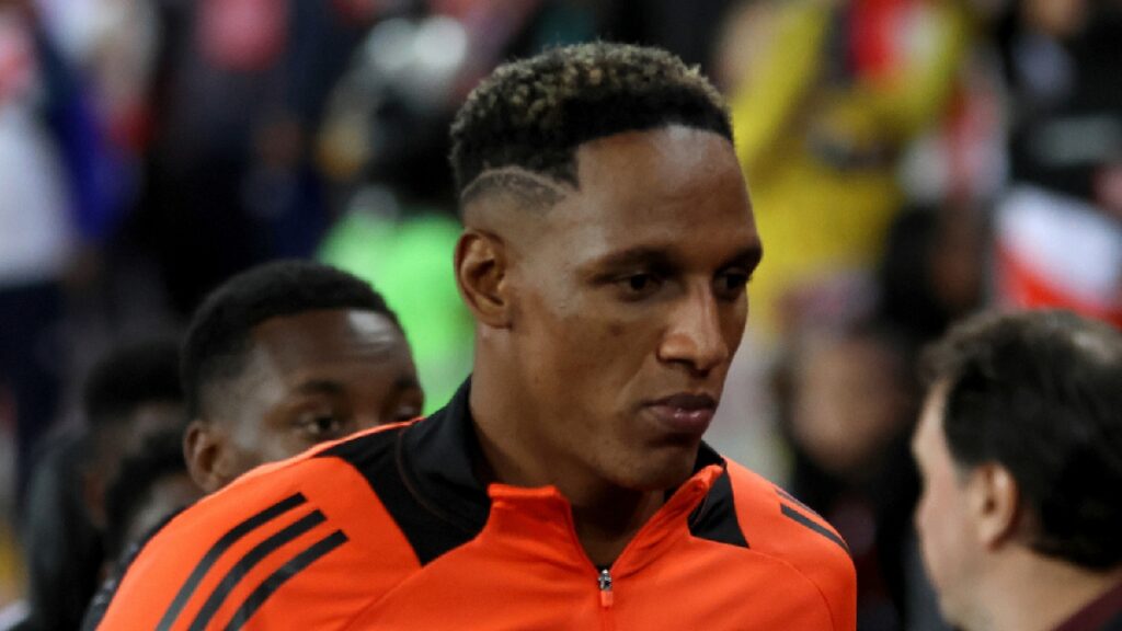 Yerry Mina fue titular en el empate a dos goles entre Cagliari y Pisa.