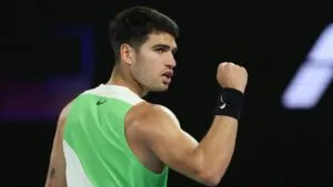 Alcaraz impone condiciones y avanza a la segunda ronda del Australian Open