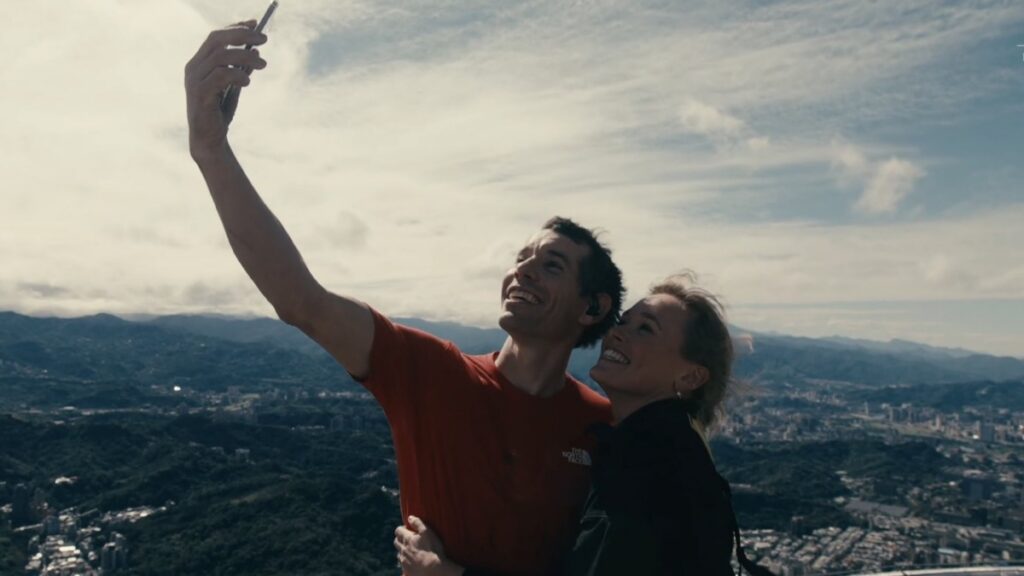 Alex Honnold realizó un intento histórico por escalar el rascacielos Taipei 101, ubicado en Taipéi, Taiwán, sin cuerdas ni equipo de protección, en un evento transmitido por Netflix titulado Skyscraper Live.
