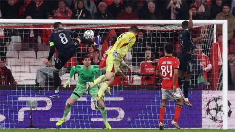 Agónico gol del portero Anatoliy Trubin, que da pase al Benfica al playoff de Champions League