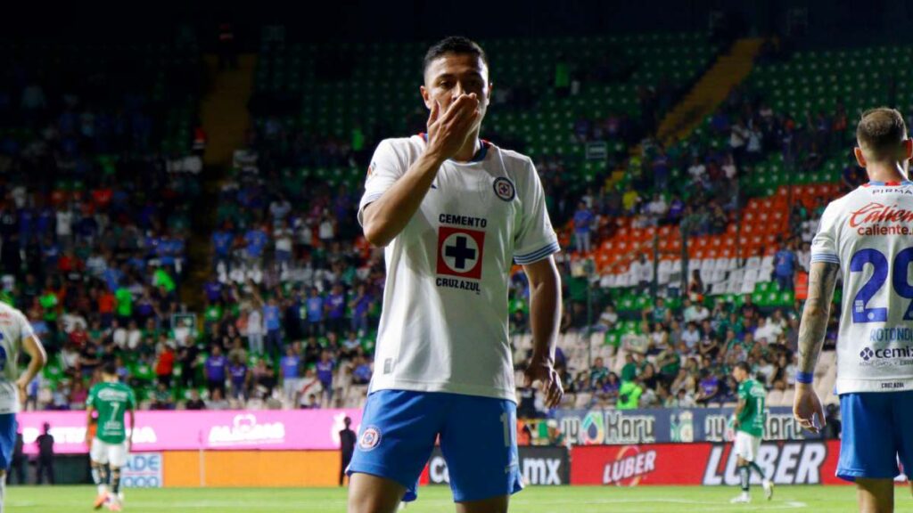 Andrés Montaño regresa a la actividad con Cruz Azul tras ocho meses fuera