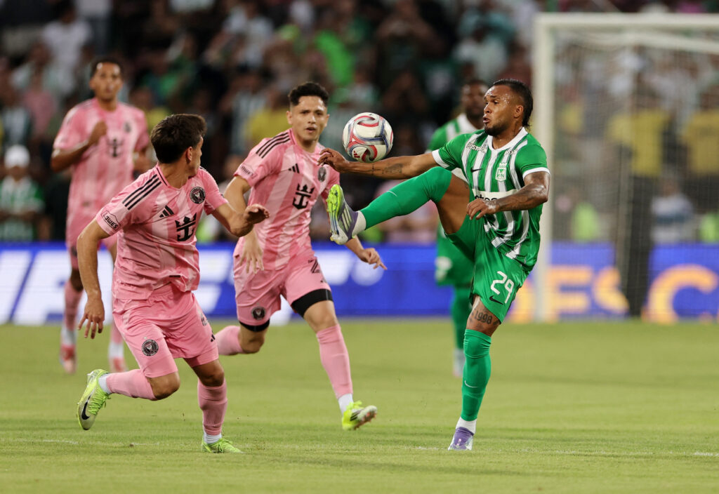 Andrés Sarmiento en el partido entre Atlético Nacional e Inter Miami