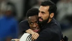 Arbeloa resalta a Vinicius y Mbappé como ejemplo de solidaridad