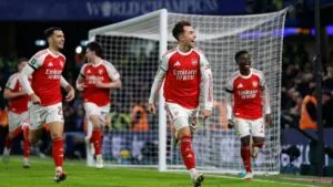 Arsenal se lleva la ventaja en la Carabao Cup en el primer partido de Rosenior en Stamford Bridge