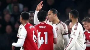 Arsenal y Liverpool firman un pálido empate en Londres