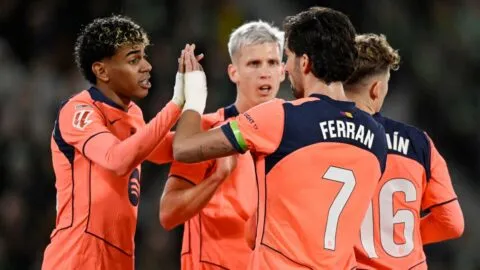 Barcelona mantiene el liderato de LaLiga con un triunfo sólido ante Elche