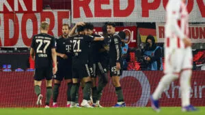 Bayern sufre más de la cuenta, pero remonta al Colonia y alarga su invicto