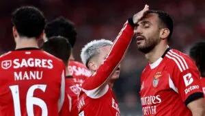El Benfica hace los deberes y cumple con victoria ante el Estoril