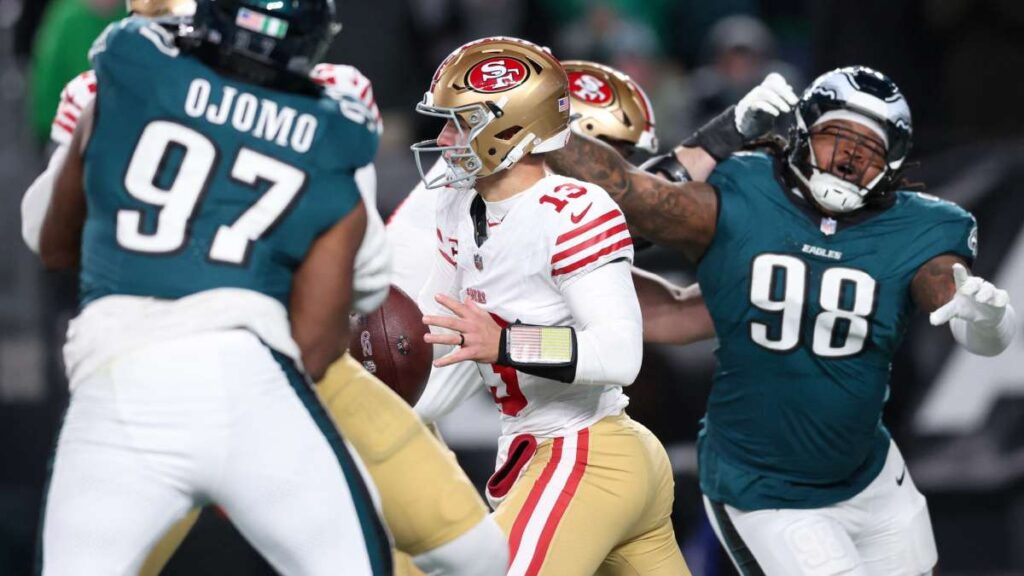 Brock Purdy fue interceptado en par de ocasiones, sin embargo la ofensiva de Philadelphia tampoco se mostró fina