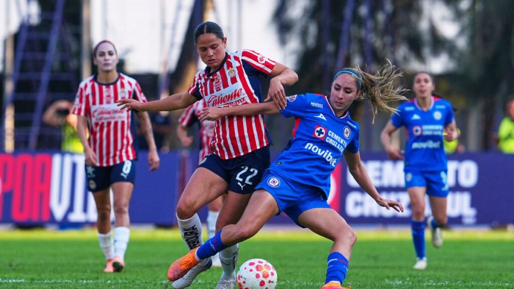 Cruz Azul femenil estrena estadio con empate ante Chivas