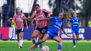 Cruz Azul femenil estrena estadio con empate ante Chivas