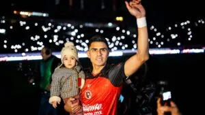 Joe Corona dice adiós al fútbol con emotiva despedida en el Tijuana vs América