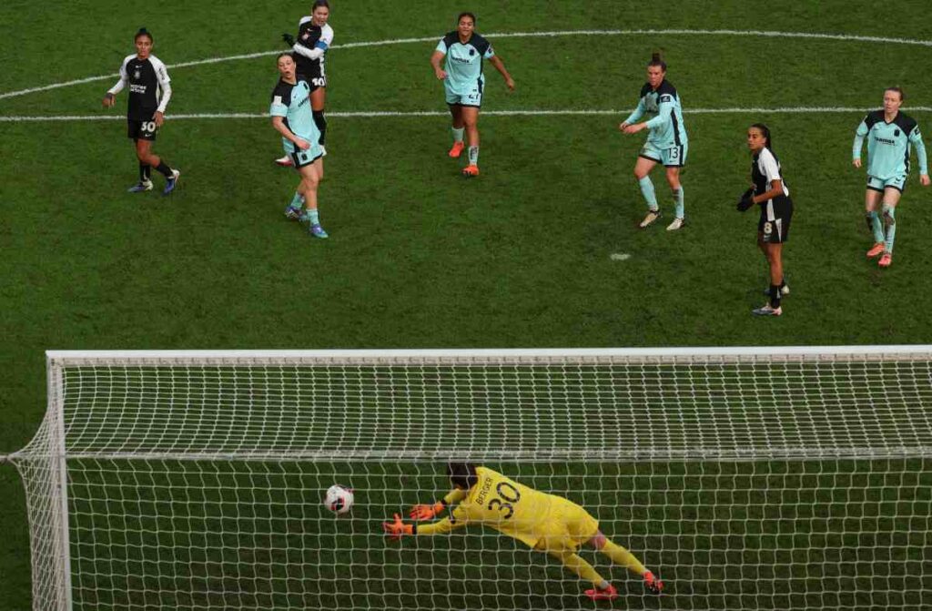 El gol de Corinthians ante Arsenal 