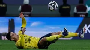 Un autogol marca la victoria del Al Nassr en una noche frustrante para Cristiano