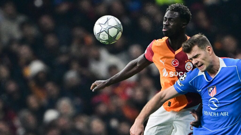 Dávinson Sánchez fue titular en el empate a un gol entre Galatasaray y Atlético de Madrid.