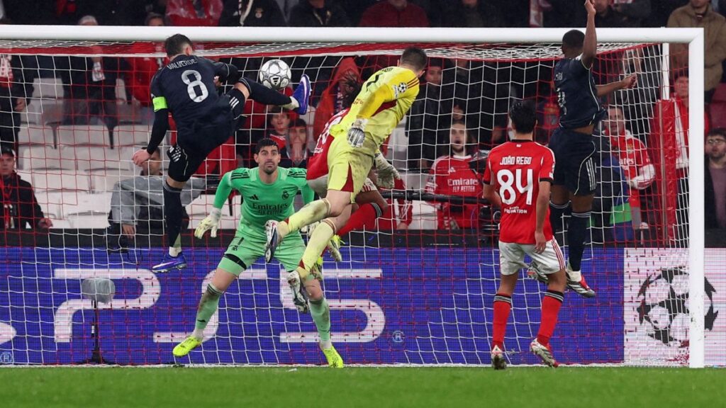 Trubin marca el gol que la da la clasificación al Benfica