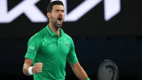 Épica remontada de Djokovic para acabar con el reinado de Sinner en Australia