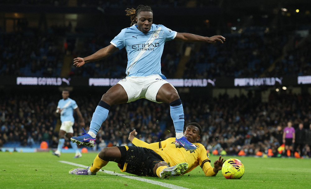 Jeremy Doku y Yerson Mosquera. - Phil Noble, Reuters.