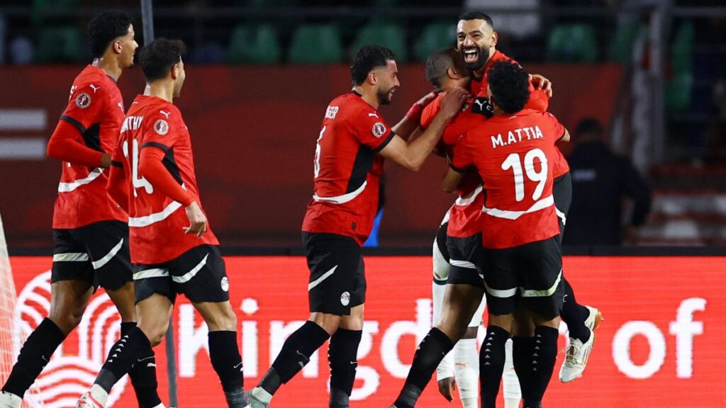 Egipto elimina los vigentes campeones y enfrentará a Senegal en las semifinales