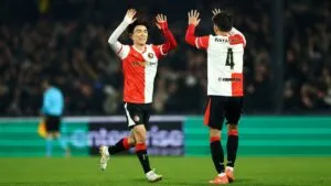 Feyenoord golea a Sturm Graz y mantiene la ilusión de playoffs en Europa League