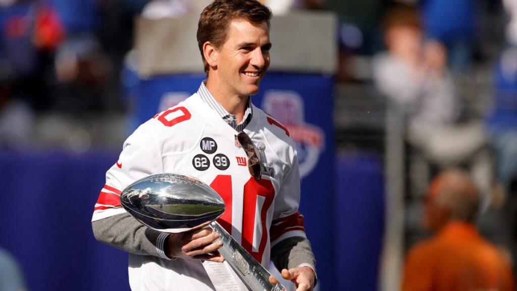 Eli Manning, exQB Giants, no fue incluido en el Salón de la Fama del Fútbol Americano Profesional en su segundo año de elegibilidad.
