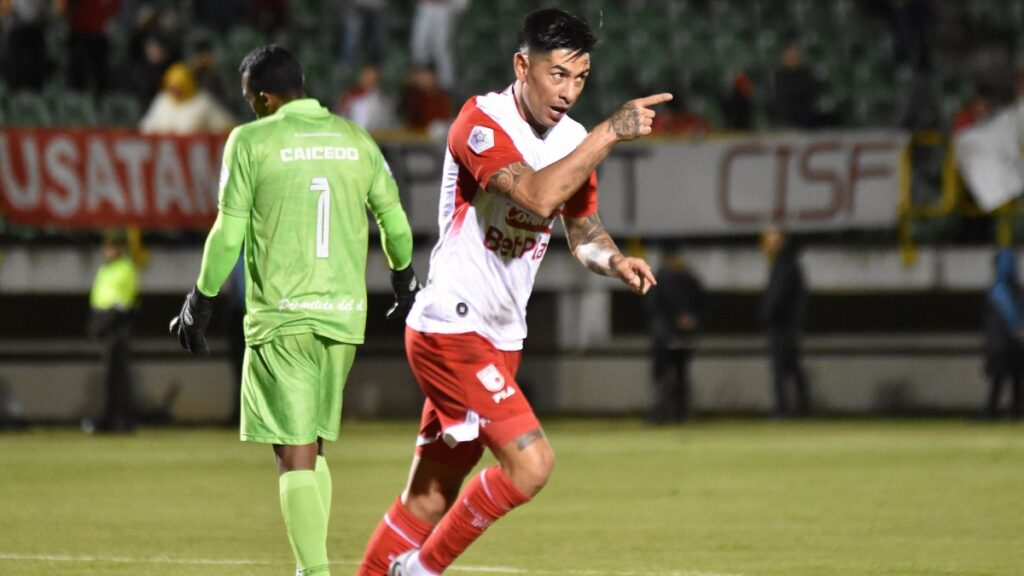 Emmanuel Olivera celebrando su agónico gol con Santa Fe