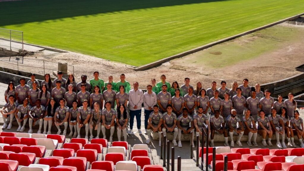 El América presume su foto oficial con el Estadio Azteca de fondo