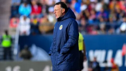 Milito llama a la calma pese al liderato de Chivas: “El torneo es largo"