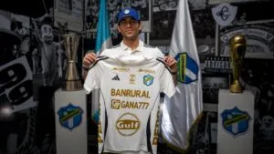 Comunicaciones cumple el primer pedido de Fantasma Figueroa: ¿es el fichaje que necesitaba?