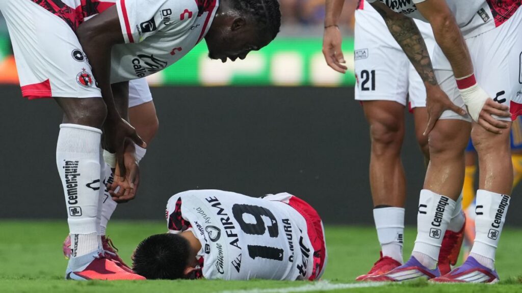 Gil Mora ha jugado a pesar de arrastrar una lesión desde la pretemporada, lo que ha generado preocupación sobre su recuperación.