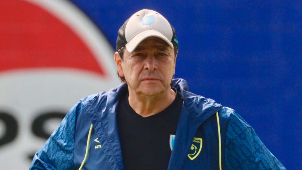 Luis Fernando Tena mantiene su lugar en Guatemala | FEDEFUT