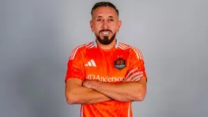 La familia y limpiar la imagen de su último partido, las razones por las que Héctor Herrera vuelve a Houston