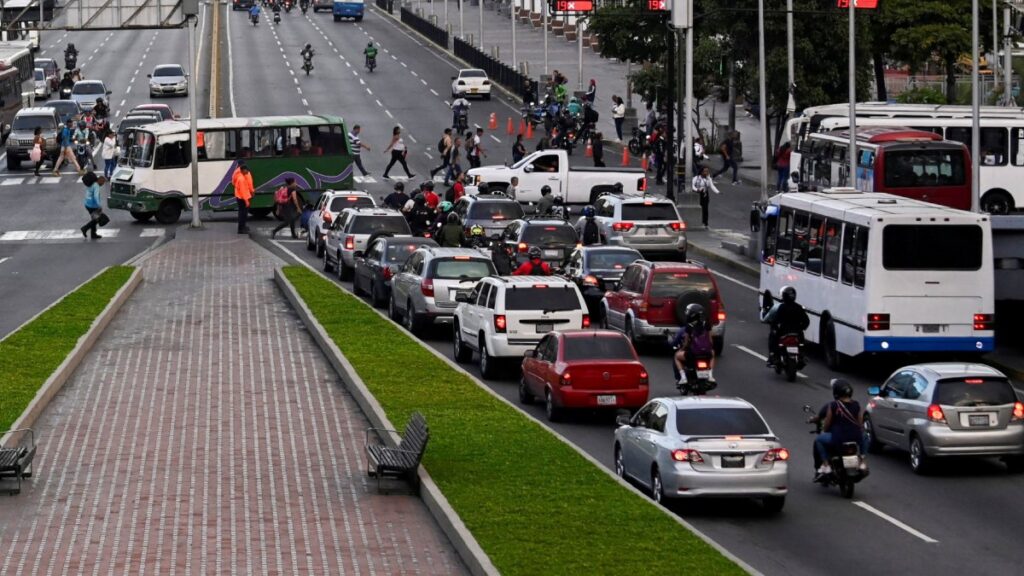 Hoy No Circula 16 de enero 2026: ¿Qué carros no salen el viernes en CDMX y Edomex?