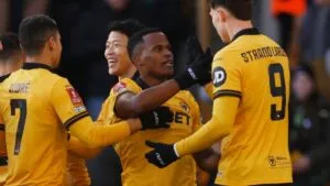 Jhon Arias se pone el overol y suma su segundo festejo en Inglaterra