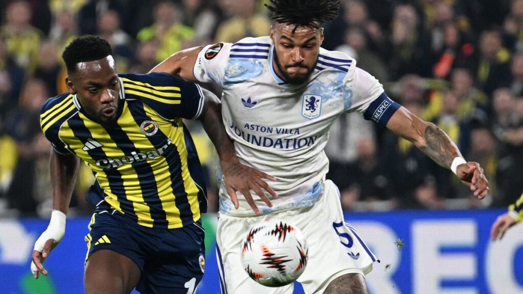 Jhon Durán fue titular en la derrota del Fenerbahce ante Aston Villa