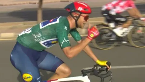 Jonathan Milan repite como ganador en la etapa 2 del AlUla Tour 2026; Fernando Gaviria al Top 5 general