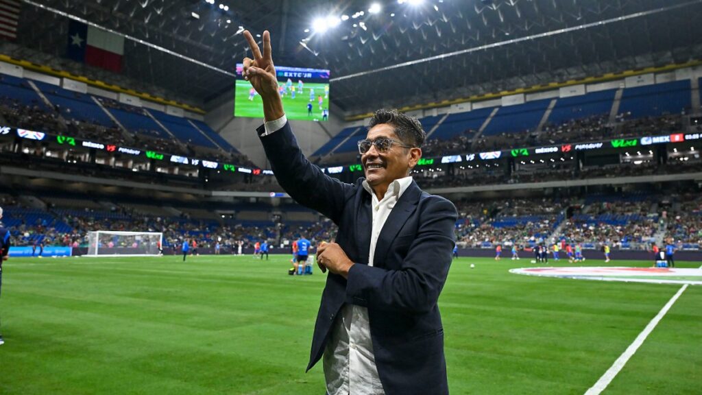 Jorge Campos defiende a los porteros y niega que sean el problema de México en Mundiales