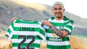 Julián Araujo llega cedido al Celtic para pelear su lugar en el Mundial 2026