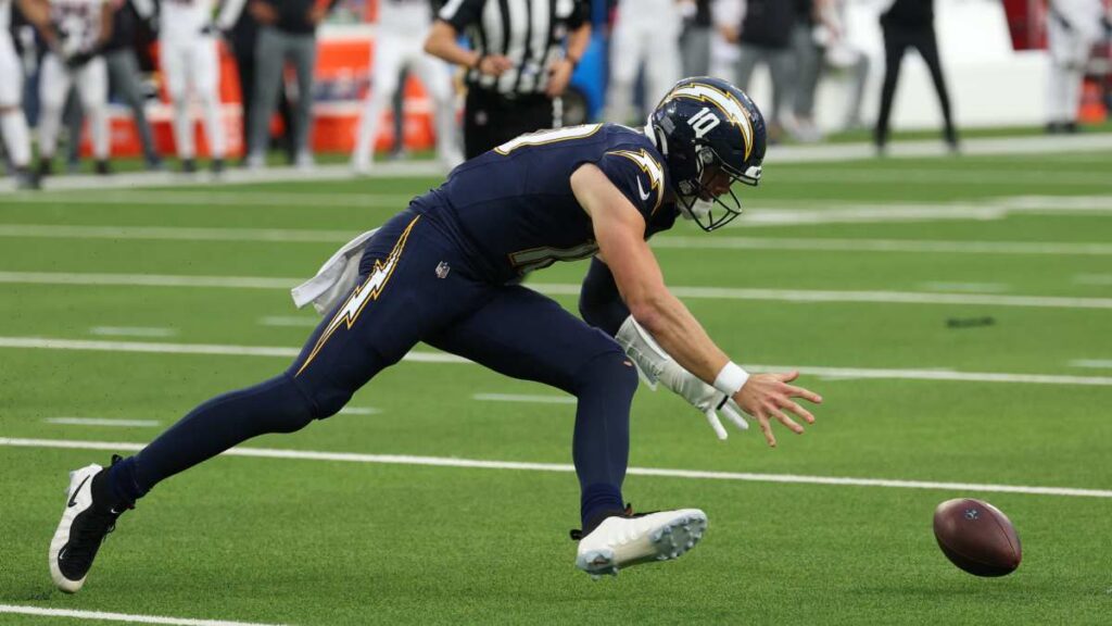 Justin Herbert durante el Texans vs Chargers NFL 2025