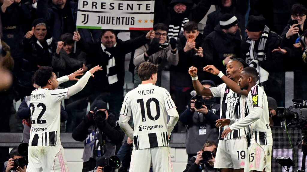 Jugadores de Juventus celebran un gol. - Alberto Lingria, Reuters.