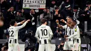 Juventus golea a Napoli y se mete en la conversación de la cima