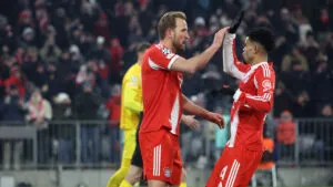 Un doblete de Harry Kane instala al Bayern Munich en los octavos de final