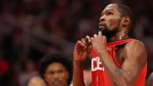 Kevin Durant logra su puntaje más alto de la temporada y guía la victoria de los Rockets