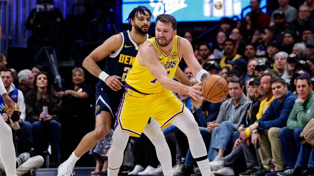 Los Lakers remontan y vencen a los Nuggets, con un triple-doble de Luka Doncic