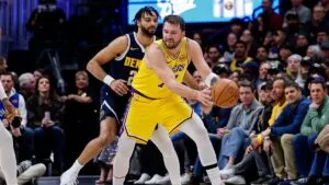 Los Lakers remontan y vencen a los Nuggets, con un triple-doble de Luka Doncic