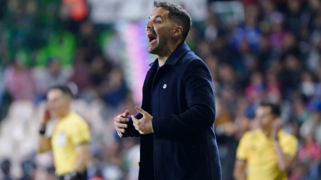 Larcamón admite una sensación fea tras perder ante León