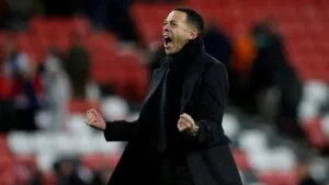 Chelsea apuesta por Liam Rosenior como su nuevo técnico