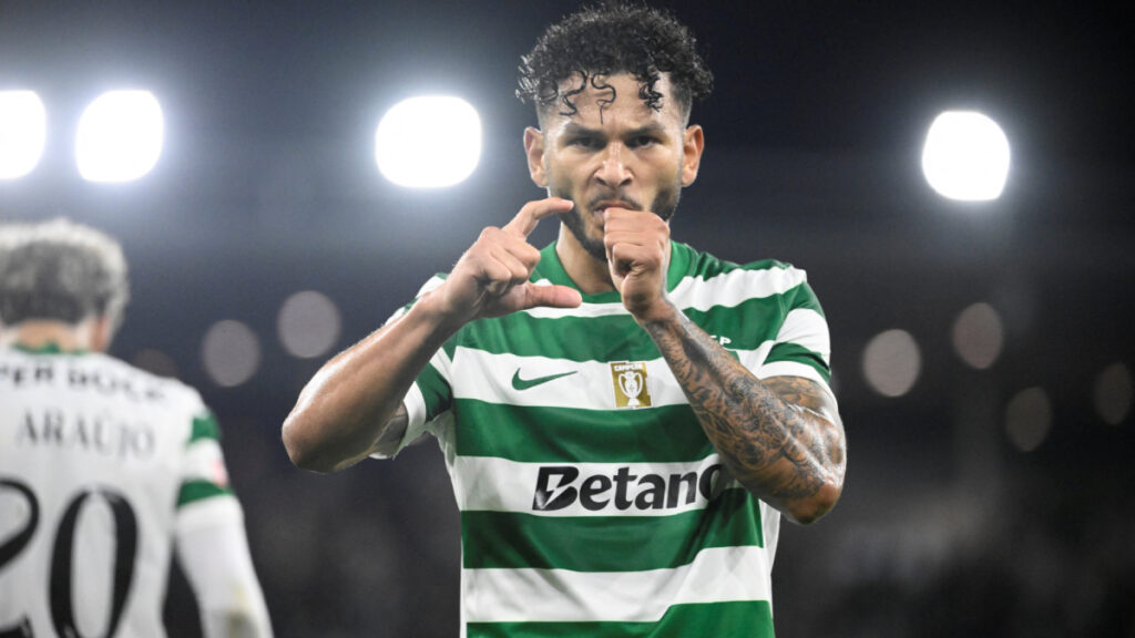 El colombiano no desentona en el primer juego del año.