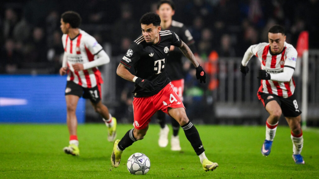 Luis Díaz, perseguido por Sergiño Dest. - John Thys, AFP.